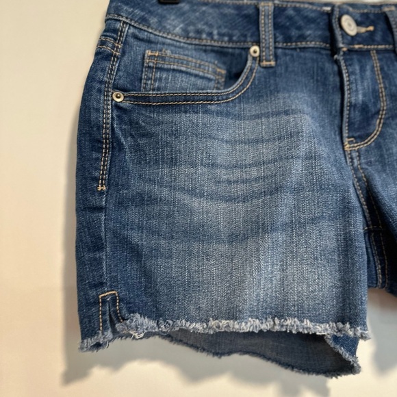 SO Shortie Denim Shorts Sz: 9 Cutoff Raw Hem. 5 Pocket. Stretch. Dark Wash. - Picture 11 of 13
